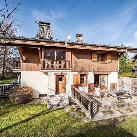 Snowdust - By Emerald