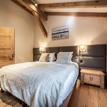 Snowdust - By Emerald *